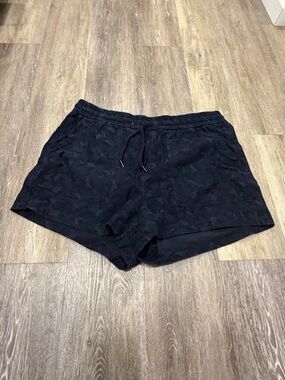 Athleta Black Camo Farallon Short